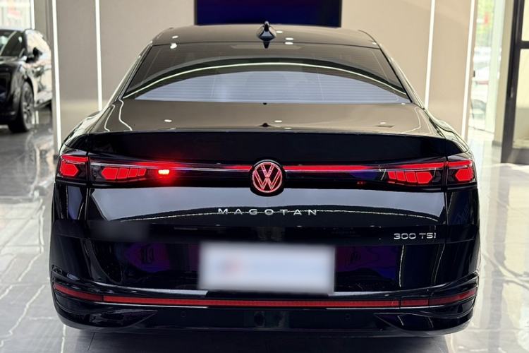 Used Volkswagen Magotan 2024 300TSI DSG Prestige Edition—A Real Eye-Catcher Exterior 3
