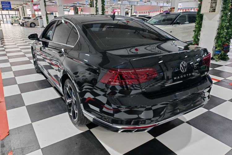Used Volkswagen Magotan 2024 2 Million Units Zhongxiang Version 330TSI DSG Luxury Edition Exterior 3
