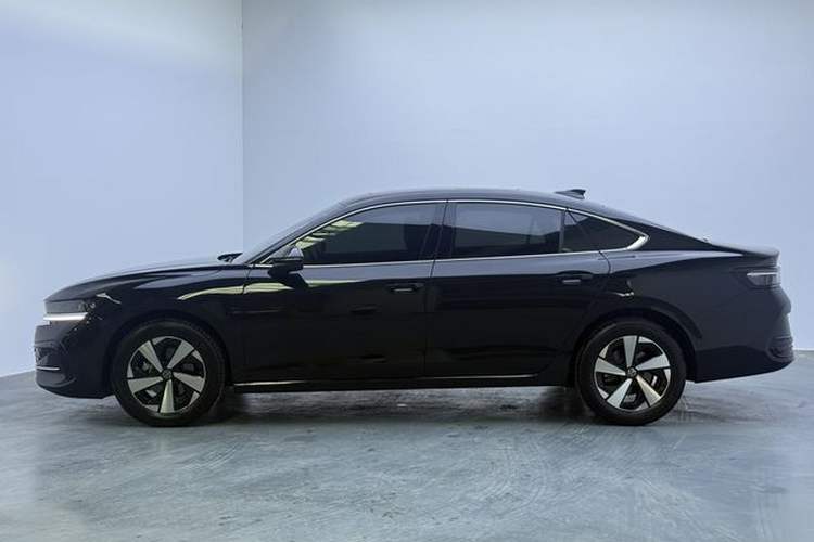 Used Volkswagen Magotan 2024 300TSI DSG Prestige Edition—A Real Eye-Catcher Exterior 3