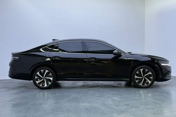 Used Volkswagen Magotan 2024 300TSI DSG Prestige Edition—A Real Eye-Catcher Exterior 3