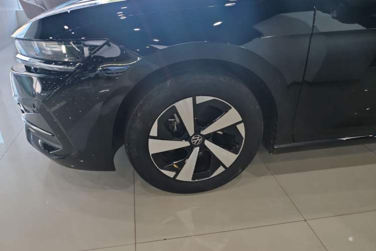 Used Volkswagen Magotan 2024 300TSI DSG Prestige Edition—A Real Eye-Catcher Exterior 4