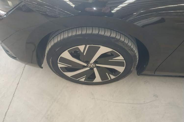 Used Volkswagen Magotan 2024 300TSI DSG Prestige Edition—A Real Eye-Catcher Exterior 4