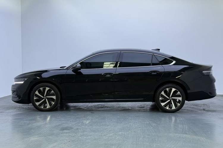 Used Volkswagen Magotan 2024 300TSI DSG Prestige Edition—A Real Eye-Catcher Exterior 4
