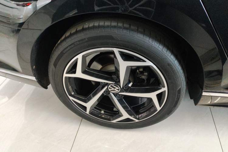 Used Volkswagen Magotan 2024 2 Million Units Zhongxiang Version 330TSI DSG Luxury Edition Exterior 5