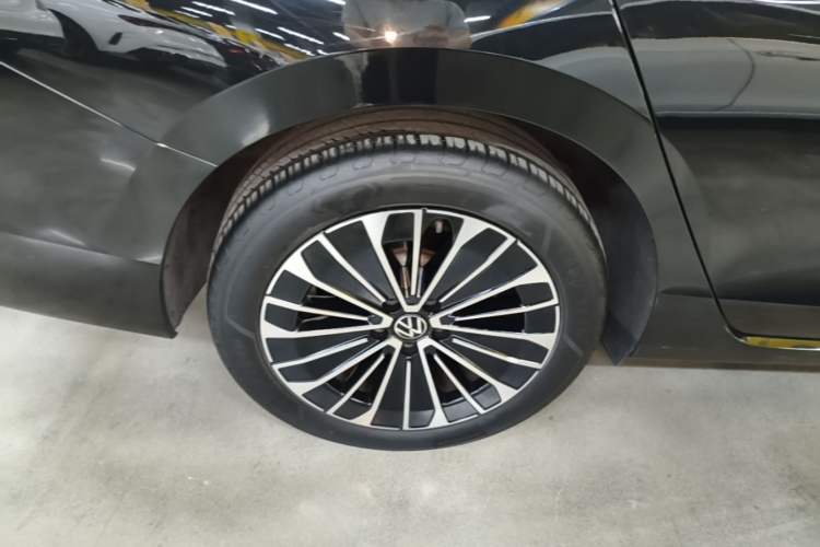 Used Volkswagen Magotan 2024 380TSI DSG Prestige Edition DaMai Package Exterior 5