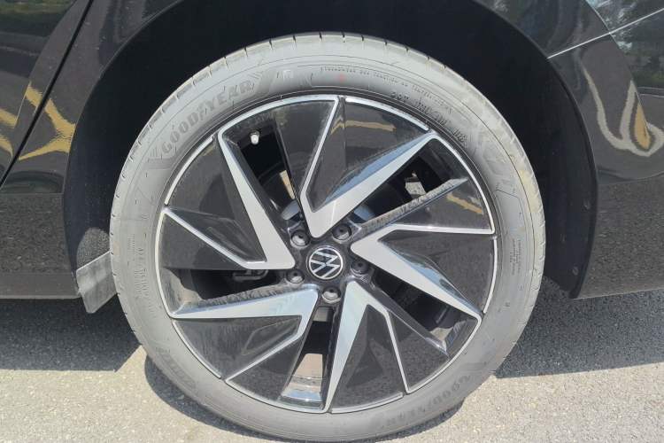 Used Volkswagen Magotan 2024 380TSI DSG Prestige Edition DaMai Package Exterior 5