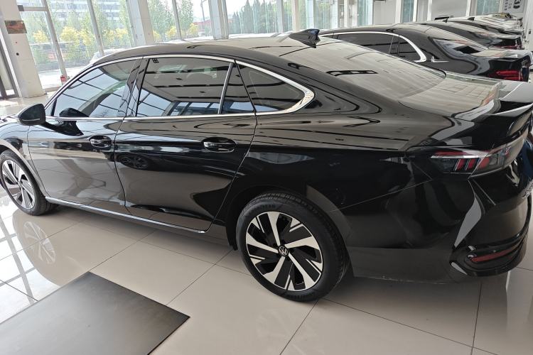 Used Volkswagen Magotan 2024 300TSI DSG Prestige Edition—A Real Eye-Catcher Exterior 5