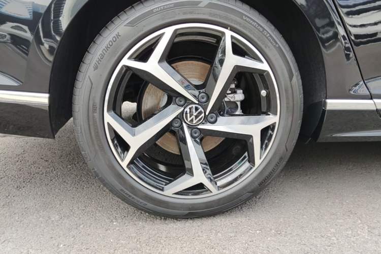 Used Volkswagen Magotan 2024 2 Million Units Zhongxiang Version 330TSI DSG Luxury Edition Exterior 5