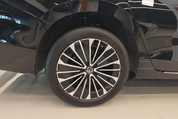 Used Volkswagen Magotan 2024 380TSI DSG Prestige Edition DaMai Package Exterior 5