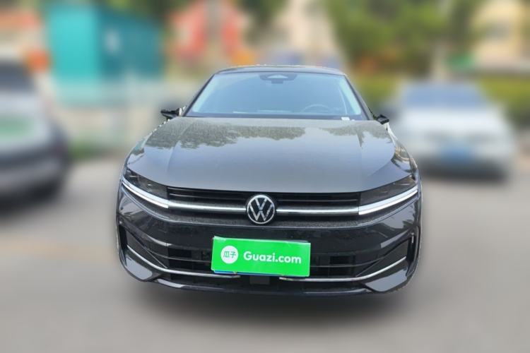 Used Volkswagen Magotan 2024 300TSI DSG Prestige Edition—A Real Eye-Catcher Front