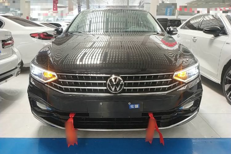 Used Volkswagen Magotan 2024 2 Million Units Zhongxiang Version 330TSI DSG Luxury Edition Front