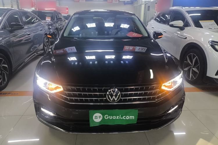 Used Volkswagen Magotan 2024 2 Million Units Zhongxiang Version 330TSI DSG Luxury Edition Front