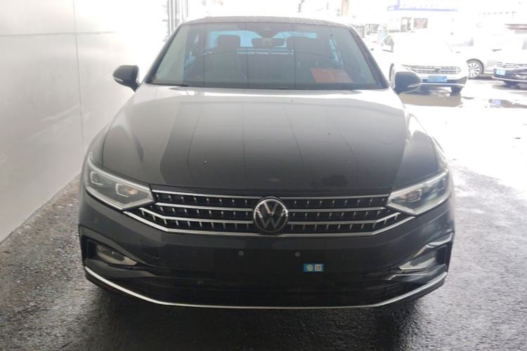 Used Volkswagen Magotan 2024 2 Million Units Zhongxiang Version 330TSI DSG Luxury Edition Front