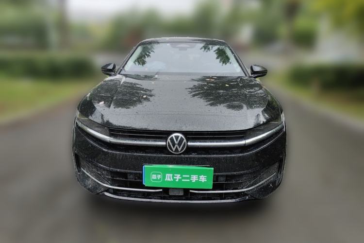 Used Volkswagen Magotan 2024 300TSI DSG Prestige Edition—A Real Eye-Catcher Front
