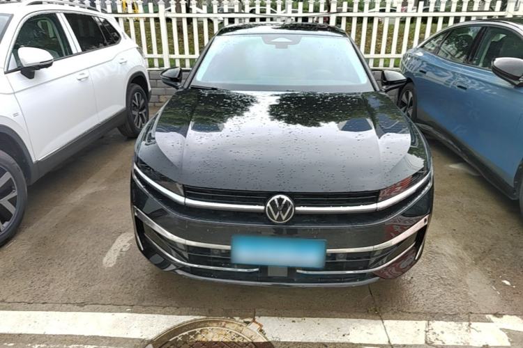Used Volkswagen Magotan 2024 300TSI DSG Prestige Edition—A Real Eye-Catcher Front