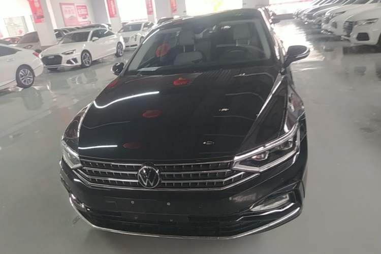 Used Volkswagen Magotan 2024 2 Million Units Zhongxiang Version 330TSI DSG Luxury Edition Front