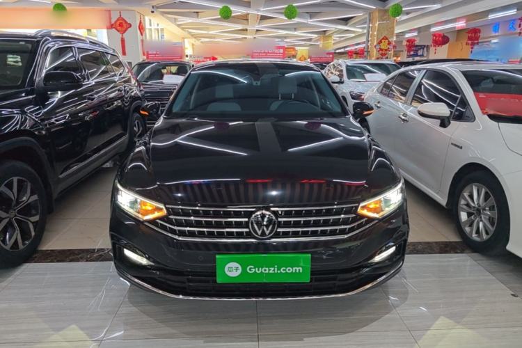 Used Volkswagen Magotan 2024 2 Million Units Zhongxiang Version 330TSI DSG Luxury Edition Front