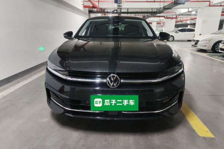 Used Volkswagen Magotan 2024 300TSI DSG Prestige Edition—A Real Eye-Catcher Front