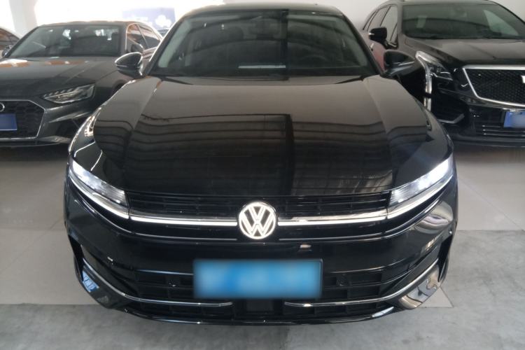 Used Volkswagen Magotan 2024 300TSI DSG Prestige Edition—A Real Eye-Catcher Front