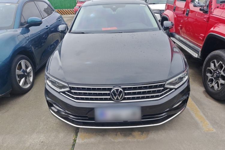 Used Volkswagen Magotan 2024 2 Million Units Zhongxiang Version 330TSI DSG Luxury Edition Front