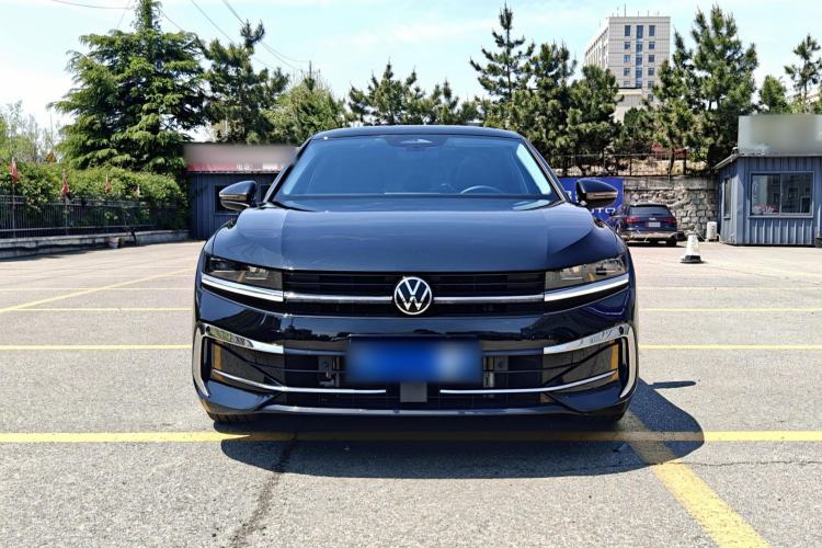 Used Volkswagen Magotan 2024 300TSI DSG Prestige Edition—A Real Eye-Catcher Front