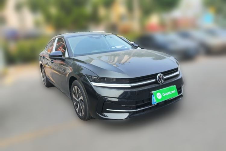 Used Volkswagen Magotan 2024 300TSI DSG Prestige Edition—A Real Eye-Catcher Front Right 45 Deg