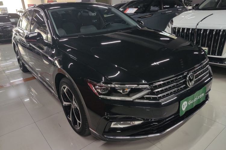 Used Volkswagen Magotan 2024 2 Million Units Zhongxiang Version 330TSI DSG Luxury Edition Front Right 45 Deg