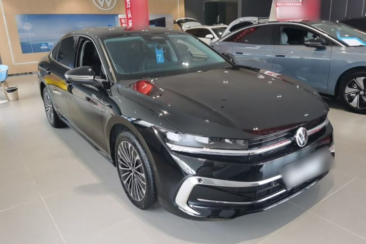 Used Volkswagen Magotan 2024 380TSI DSG Prestige Edition DaMai Package Front Right 45 Deg