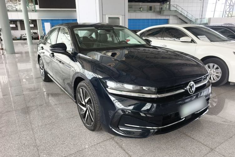 Used Volkswagen Magotan 2024 380TSI DSG Ultimate Edition Front Right 45 Deg