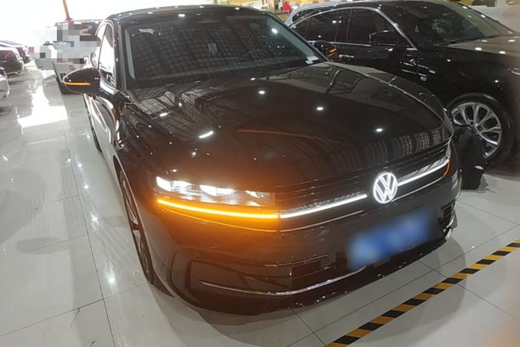Used Volkswagen Magotan 2024 380TSI DSG Prestige Edition DaMai Package Front Right 45 Deg