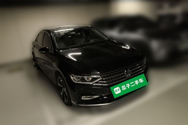 Used Volkswagen Magotan 2024 2 Million Units Zhongxiang Version 330TSI DSG Luxury Edition Front Right 45 Deg