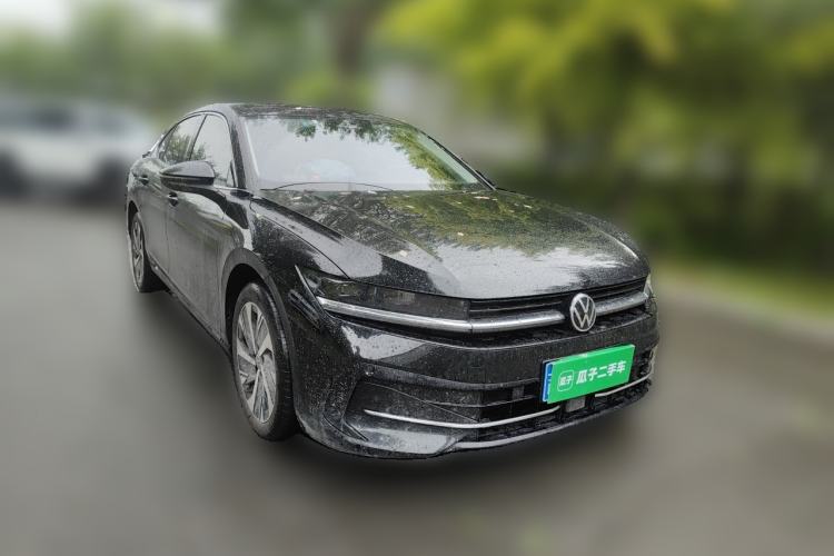 Used Volkswagen Magotan 2024 300TSI DSG Prestige Edition—A Real Eye-Catcher Front Right 45 Deg