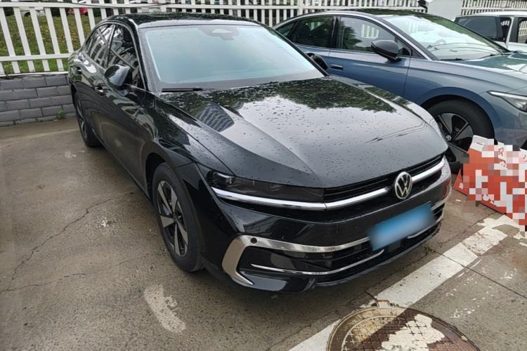 Used Volkswagen Magotan 2024 300TSI DSG Prestige Edition—A Real Eye-Catcher Front Right 45 Deg