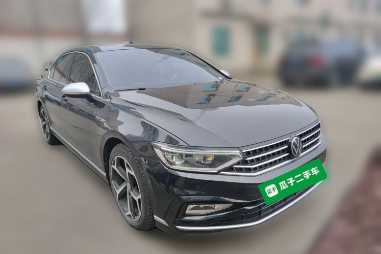 Used Volkswagen Magotan 2024 2 Million Units Zhongxiang Version 330TSI DSG Luxury Edition Front Right 45 Deg