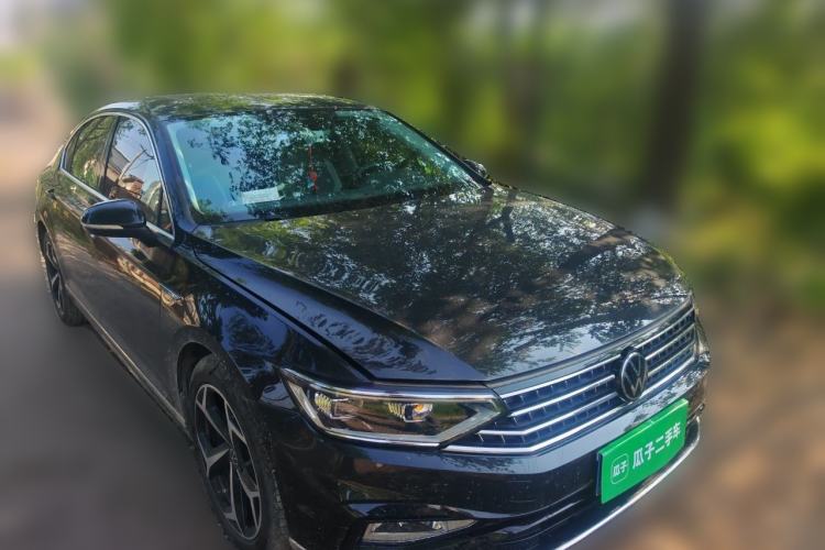 Used Volkswagen Magotan 2024 2 Million Units Zhongxiang Version 330TSI DSG Luxury Edition Front Right 45 Deg