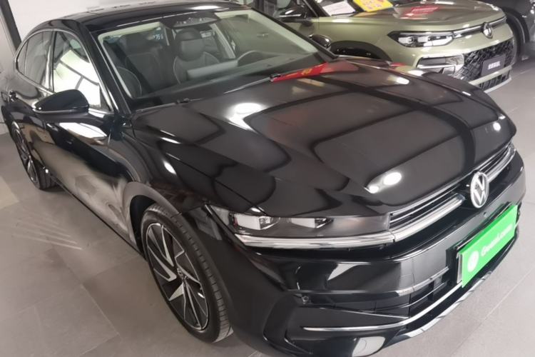 Used Volkswagen Magotan 2024 380TSI DSG Ultimate Edition Front Right 45 Deg