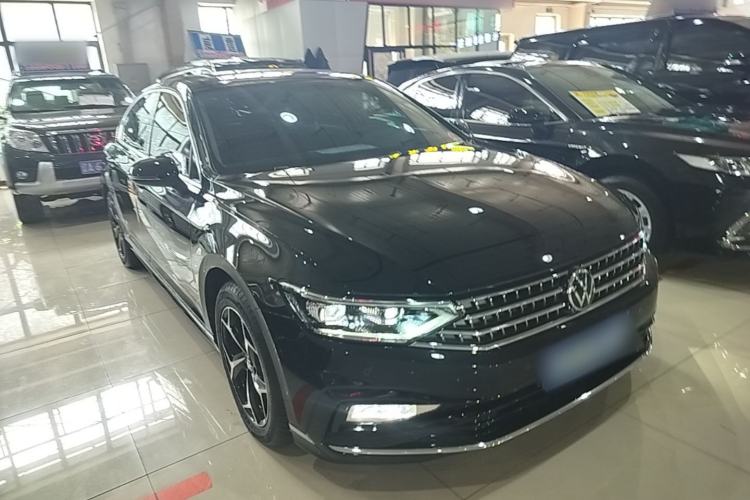 Used Volkswagen Magotan 2024 2 Million Units of Zhongxiang Version 280TSI DSG Comfort Edition Front Right 45 Deg