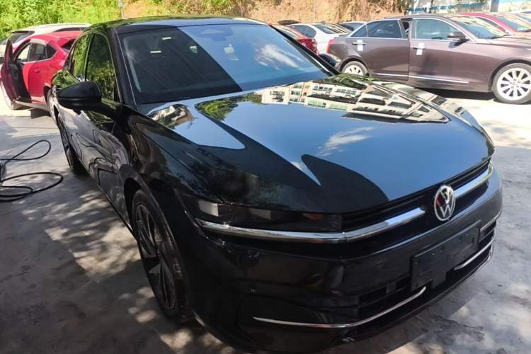 Used Volkswagen Magotan 2024 380TSI DSG Prestige Edition DaMai Package Front Right 45 Deg
