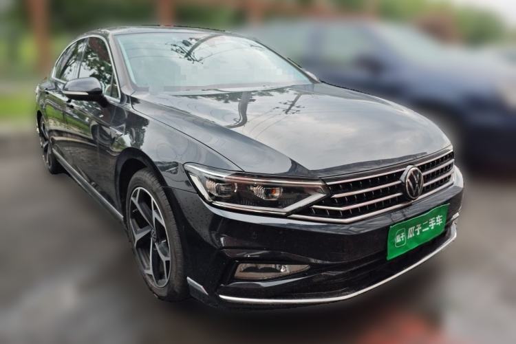 Used Volkswagen Magotan 2024 2 Million Units Zhongxiang Version 330TSI DSG Luxury Edition Front Right 45 Deg