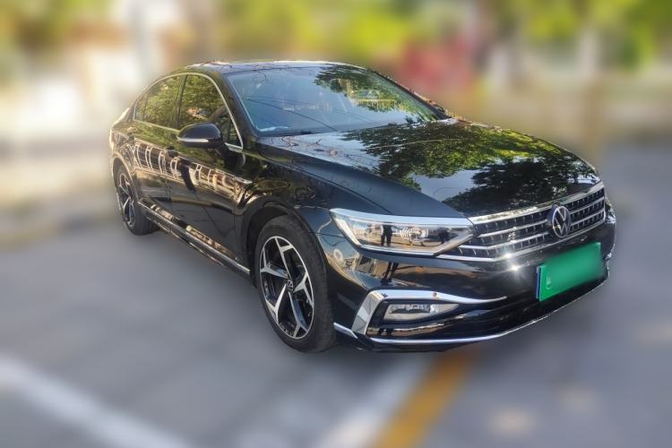 Used Volkswagen Magotan 2024 2 Million Units Zhongxiang Version 330TSI DSG Luxury Edition Front Right 45 Deg