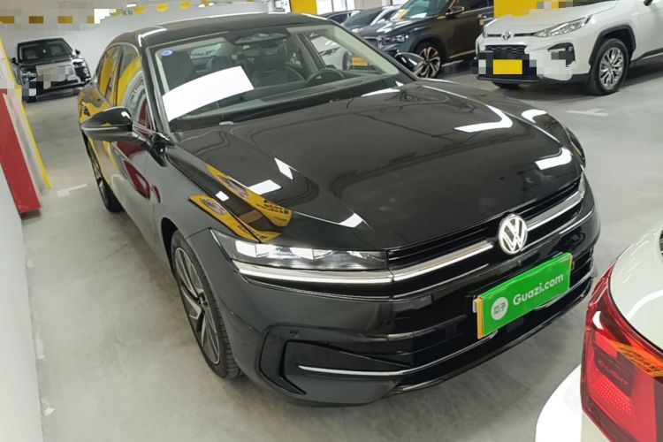 Used Volkswagen Magotan 2024 380TSI DSG Ultimate Edition Front Right 45 Deg