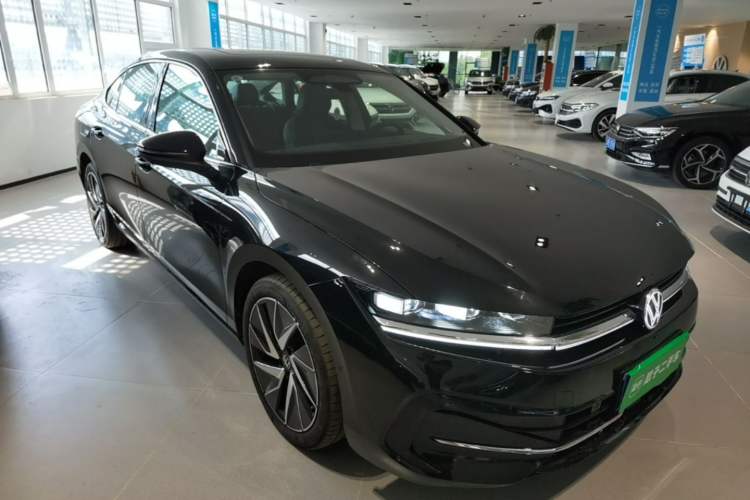 Used Volkswagen Magotan 2024 380TSI DSG Ultimate Edition Front Right 45 Deg