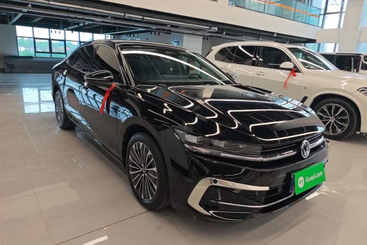 Used Volkswagen Magotan 2024 380TSI DSG Prestige Edition DaMai Package Front Right 45 Deg