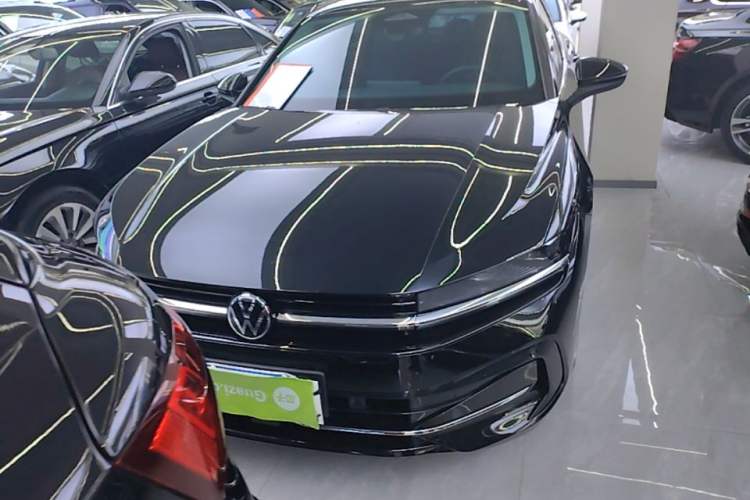 Used Volkswagen Magotan 2024 300TSI DSG Prestige Edition—A Real Eye-Catcher Front