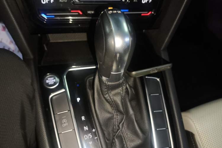 Used Volkswagen Magotan 2024 2 Million Units Zhongxiang Version 330TSI DSG Luxury Edition Gear Lever