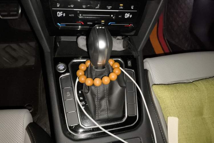 Used Volkswagen Magotan 2024 2 Million Units Zhongxiang Version 330TSI DSG Luxury Edition Gear Lever