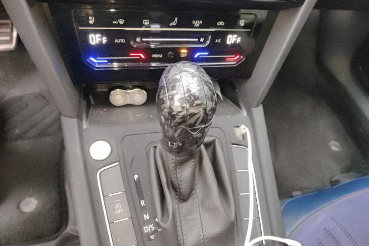 Used Volkswagen Magotan 2024 2 Million Units Zhongxiang Version 330TSI DSG Luxury Edition Gear Lever