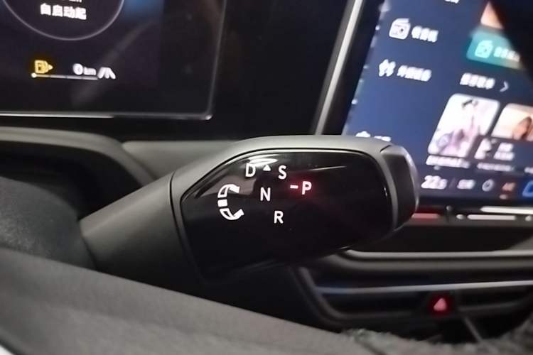 Used Volkswagen Magotan 2024 380TSI DSG Ultimate Edition Gear Lever
