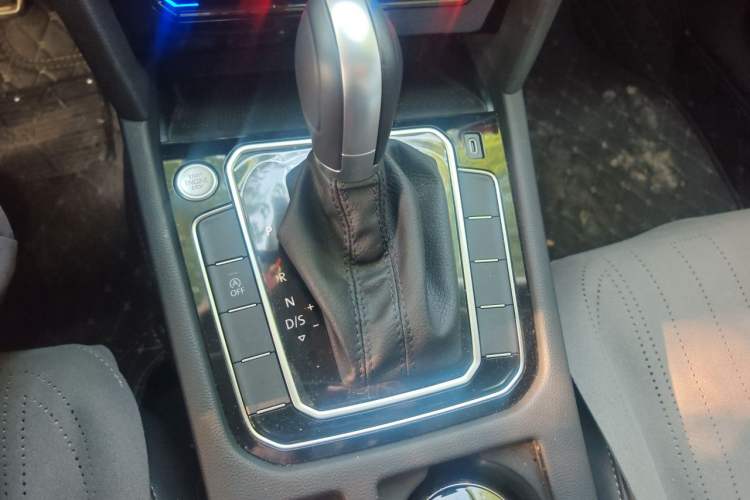 Used Volkswagen Magotan 2024 2 Million Units Zhongxiang Version 330TSI DSG Luxury Edition Gear Lever
