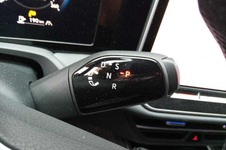 Used Volkswagen Magotan 2024 380TSI DSG Ultimate Edition Gear Lever